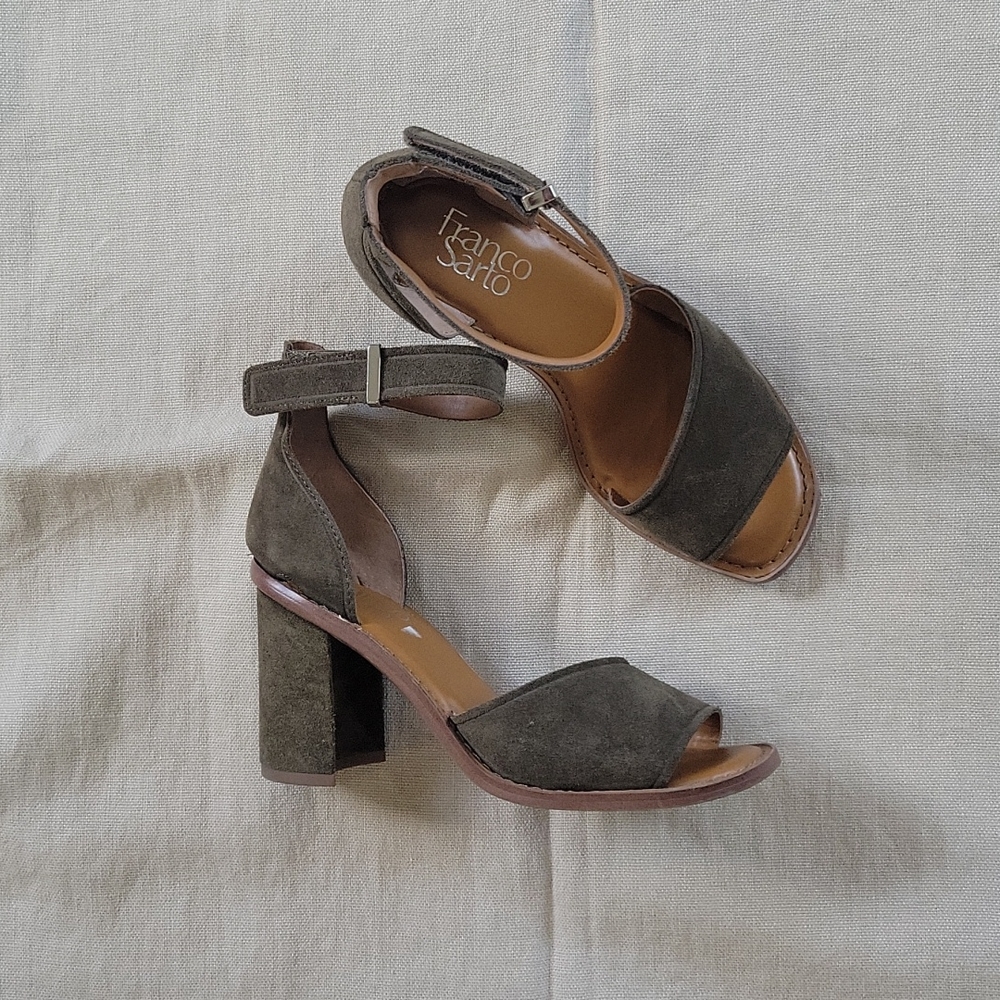 Suede Ankle strap sandal